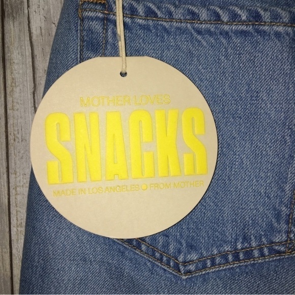 NWT Mother Loves Snacks Twizzy Knee Shorts High Rise Medium Wash High Waisted - Picture 5 of 7